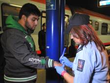 Des numéros sur les mains des migrants en République tchèque