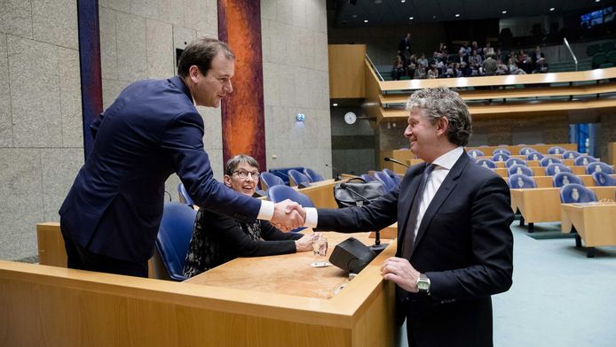 Alleen de PvdA en de SP zien nog heil in Asschers flexwet. De andere partijen willen dat de wet teruggaat naar de tekentafel.
