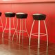 Inbreker houdt café open
