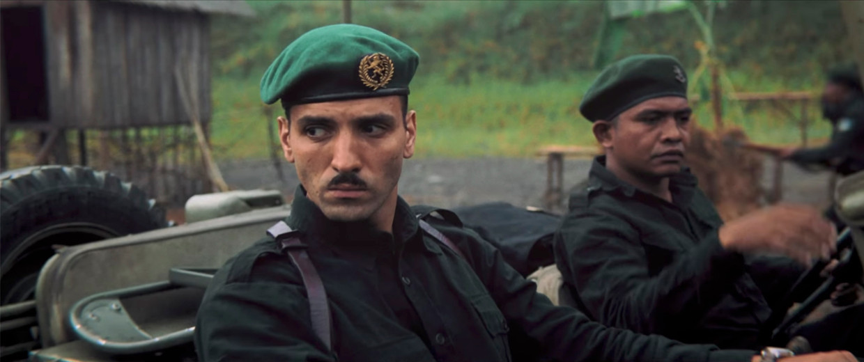 Marwan Kenzari  als legerkapitein Raymond Westerling in ‘De Oost’ met snor: Hitler of Clark Gable?  Beeld 