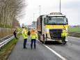 Twee vrachtwagens botsen op A27 bij Raamsdonksveer, weg weer vrij