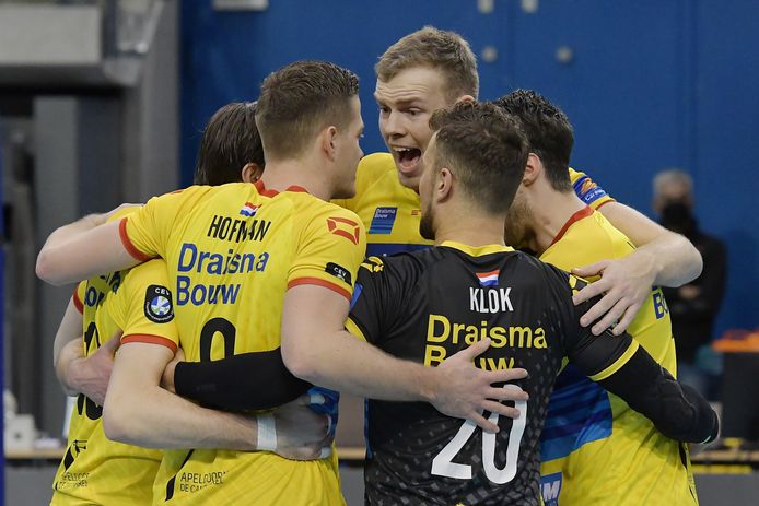 Dynamo won vanavond uiterst eenvoudig met 3-0 (25-20, 25-18, 25-14) van SSS uit Barneveld.