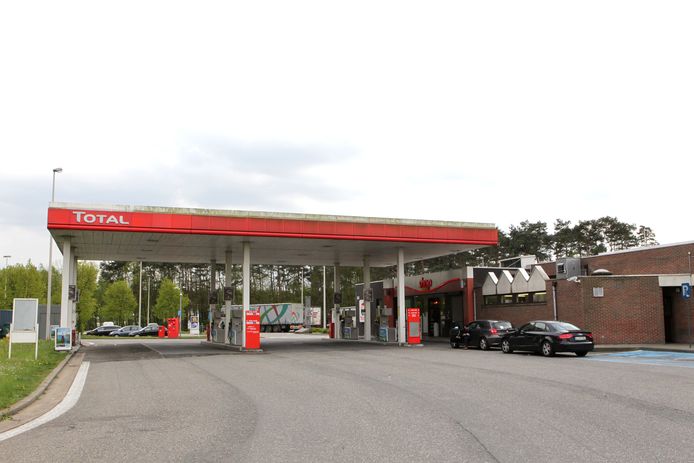 Het tankstation Total in Tessenderlo langs de E313 (Archiefbeeld).