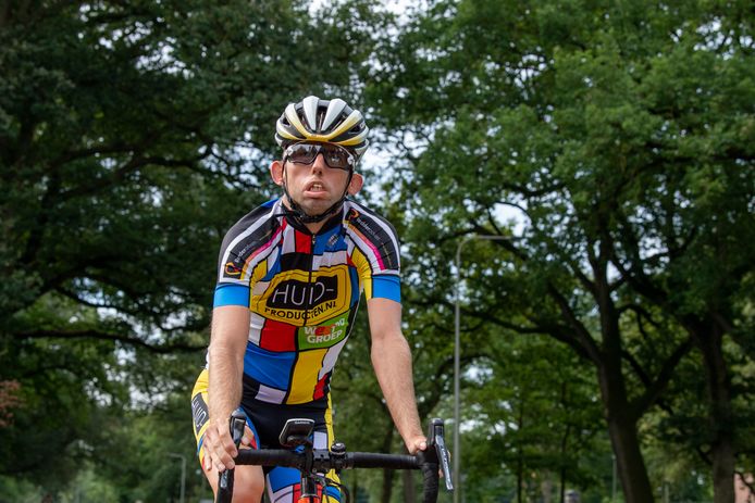 Arnoud Nijhuis, ex-paralympisch wielrenner, gaat 1400 km fietsen door Nederland voor goede doel: Fonds Gehandicaptensport. „Ik had weer een doel nodig.