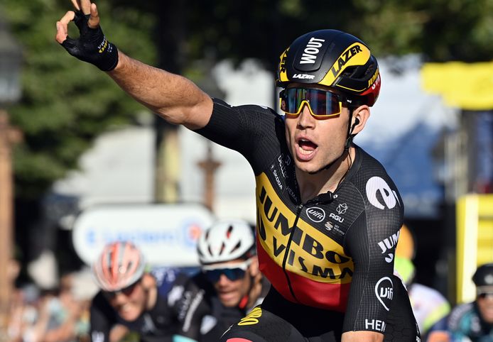 Wout van Aert won afgelopen zomer de slotrit in Parijs.