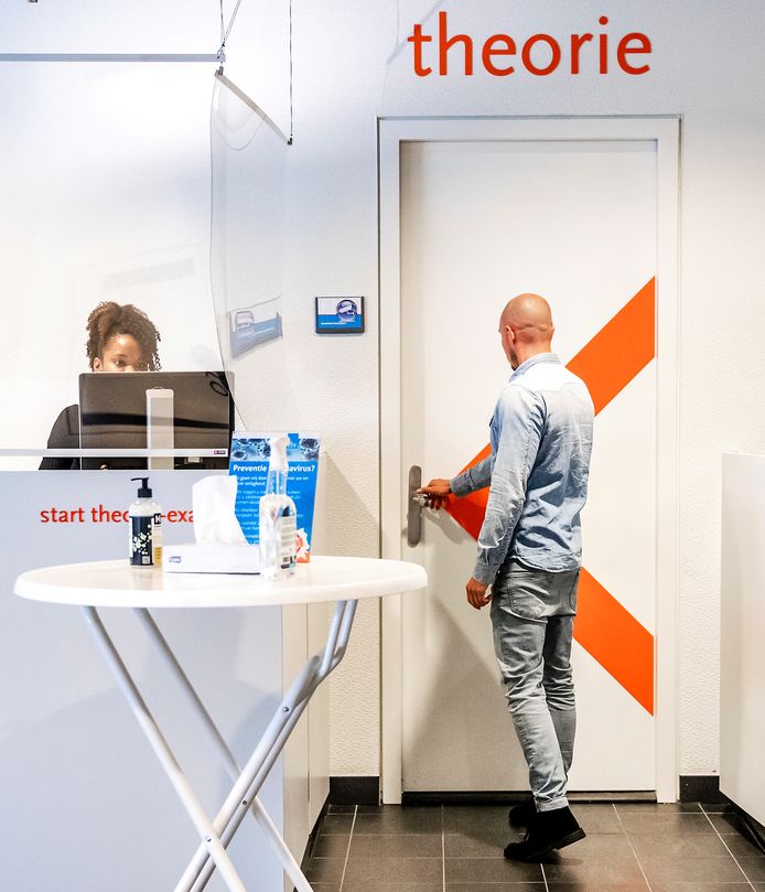 Getroffen coronamaatregelen in een examencentrum van CBR, vorig jaar.