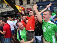 Les supporters des Diables chantent et font la fête avec les Irlandais à Bordeaux