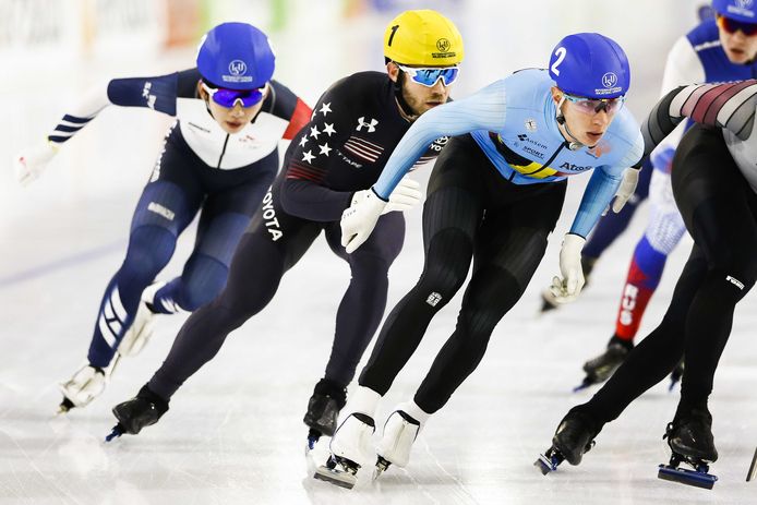 Bart Swings (2) met de Amerikaan Joey Mantia (1) tijdens de ISU World Cup-finale eerder dit jaar in Heerenveen.