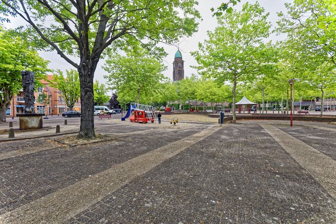 Het Willem-Alexanderplein in Teteringen wacht al tijden op een facelift.