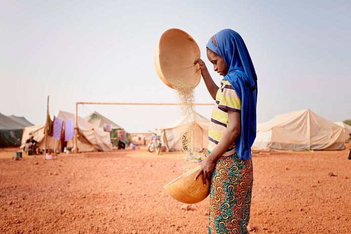 Een meisje in een kamp voor ontheemden in Mali.