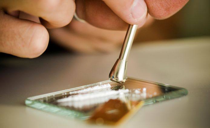 Ketamine wordt meestal in poedervorm gesnoven, met als cocaïne.