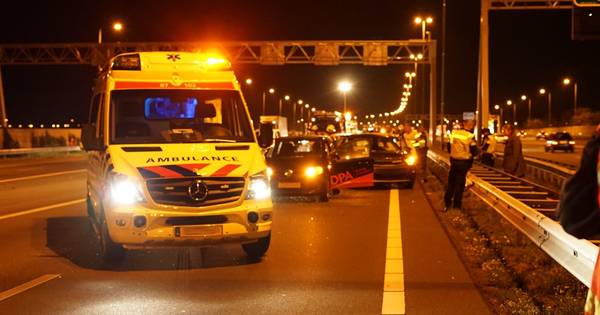 Kettingbotsing met zes auto’s zorgt voor flinke file op A50 bij Valburg