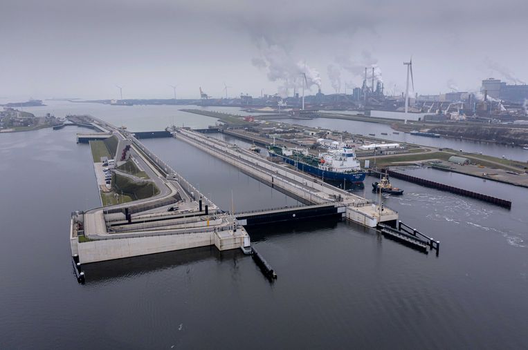 Zeesluis IJmuiden, de grootste zeesluis van de wereld. Beeld ANP