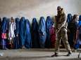 Taliban verbiedt Afghaanse ongehuwde vrouwen toegang tot ziekenhuizen en bemoeilijkt werken
