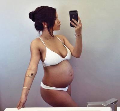 Zwangere Monica Geuze showt haar bikinilijf