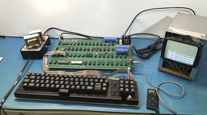 De onderdelen van de originele  Apple I-computer.