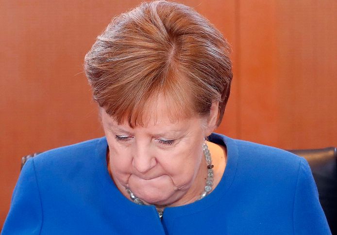 Bondskanselier Angela Merkel nam telefonisch deel aan de regeringsvergadering. Zij zit sinds zondagavond in quarantaine.