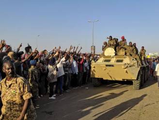 Bescherming tegen de politie: deel van Soedanees leger lijkt kant van duizenden betogers te kiezen
