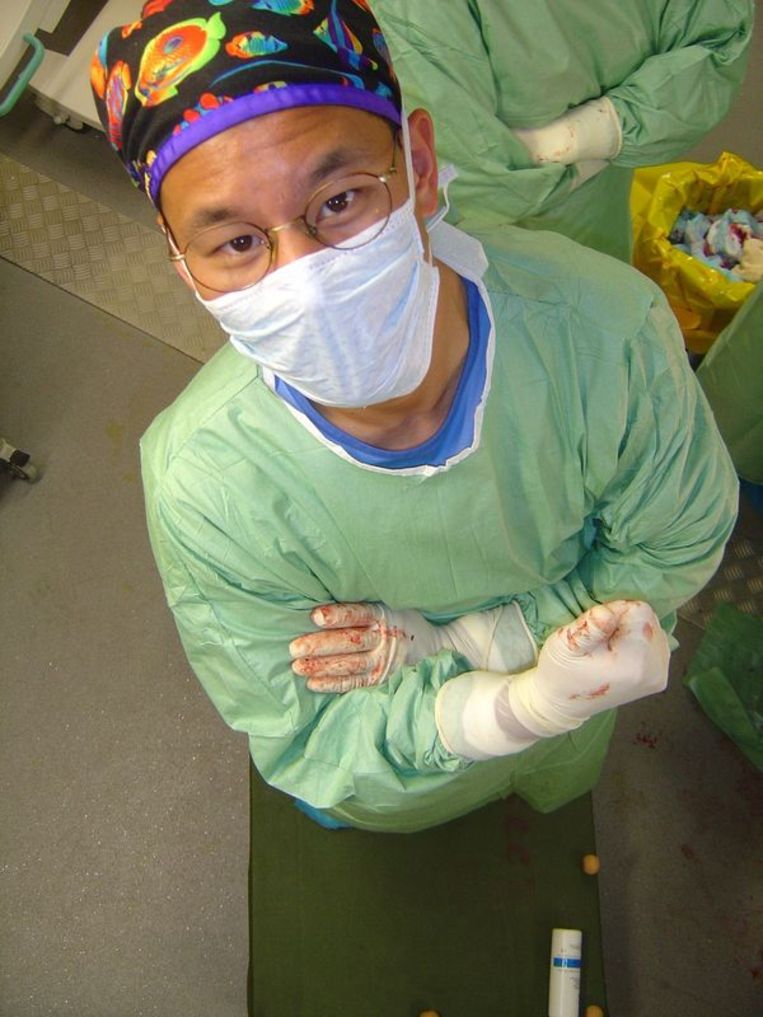 De ongevalchirurg Edward Tan zag in het militair ziekenhuis in Kandahar, Afghanistan, wel twee of drie 'grote klappers' per dag langskomen. Foto GPD Beeld 