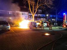 Auto gaat in vlammen op in Hendrik-Ido-Ambacht