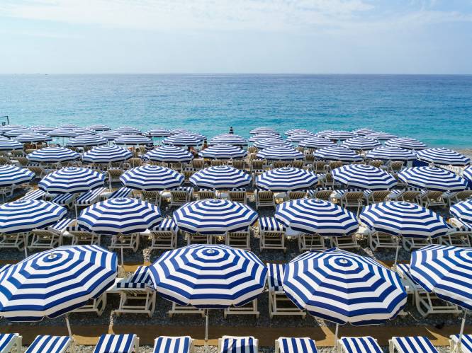 Vakantiegangers aan de Côte d'Azur betalen 10 keer meer voor een strandstoel dan in Turkije. “M’as-tu-vu-cultuur”