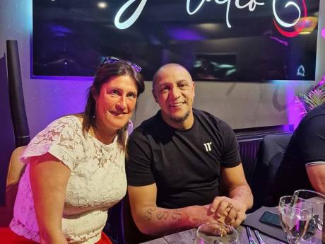 Une rencontre improbable: Jacqueline Galant au resto avec Roberto Carlos à Jurbise