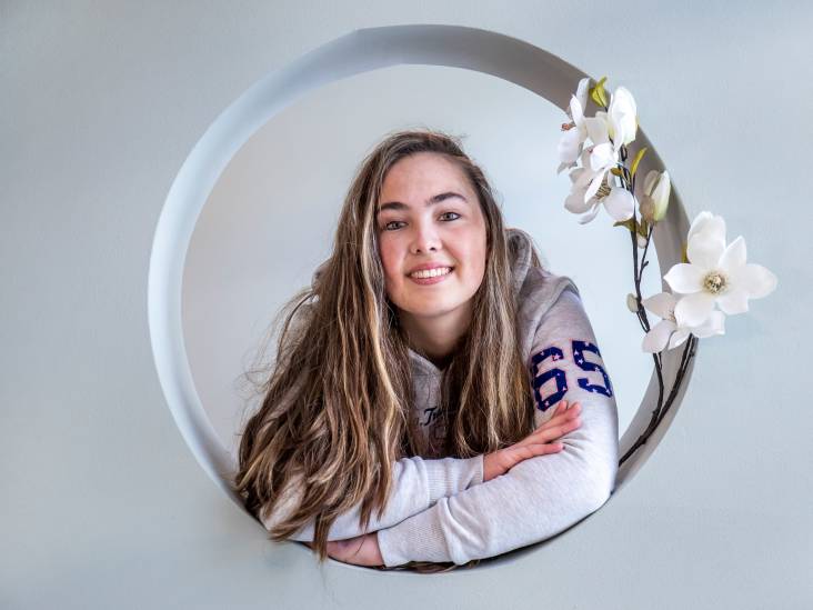 Samantha (17) genas van leukemie en wil nu iets terugdoen voor de zorg: ‘Ik heb zoveel aan die mensen gehad’