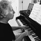 Deze pianist streamt via YouTube een recital vanuit zijn huiskamer