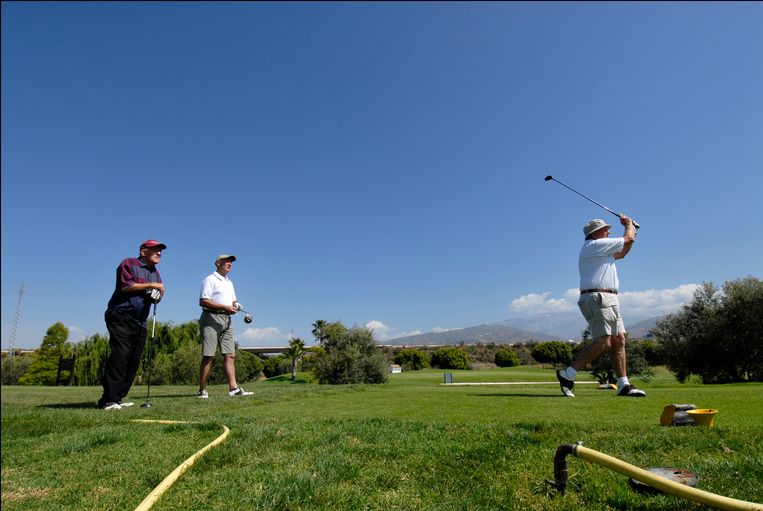 Ouderen die nog vitaal zijn, kunnen soms nog sporten, zoals hier in Spanje. Beeld Photo News