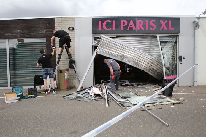 spellen regeling de eerste Ramkraak op Ici Paris XL in Sint-Joris-Winge: inbrekers blokkeren  toegangswegen met winkelkarren | Tielt-Winge | hln.be