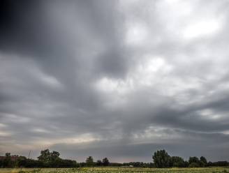 Overlast door regen in West-Brabant, water stroomt naar binnen, zondag opnieuw fikse onweersbuien