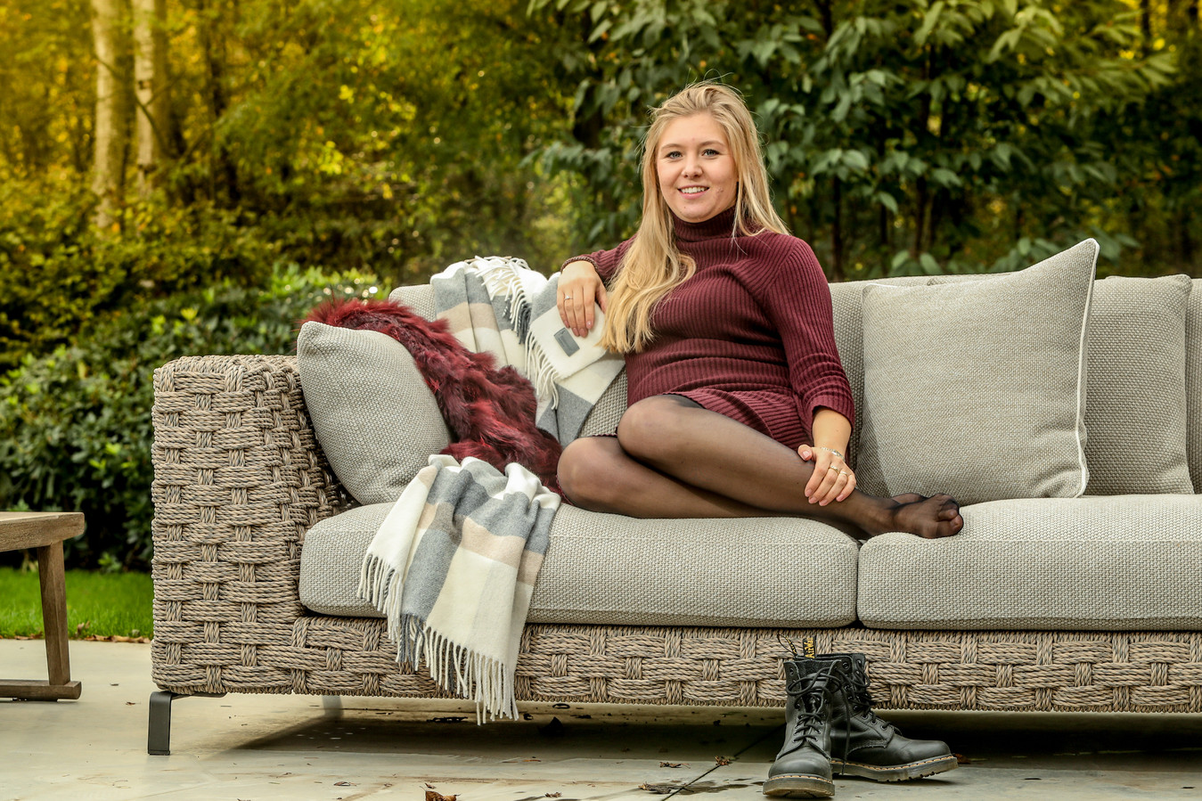 Sarah De Bie, de vrouw van Wout van Aert, toont voor het eerst haar bolle buik Foto hln.be