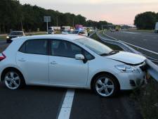 Auto raakt in slip op A1 bij Holten: rijstroken tijdelijk afgesloten