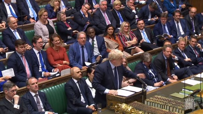 Brits premier Johnson in het parlement waar het akkoord nog moet goedgekeurd worden.