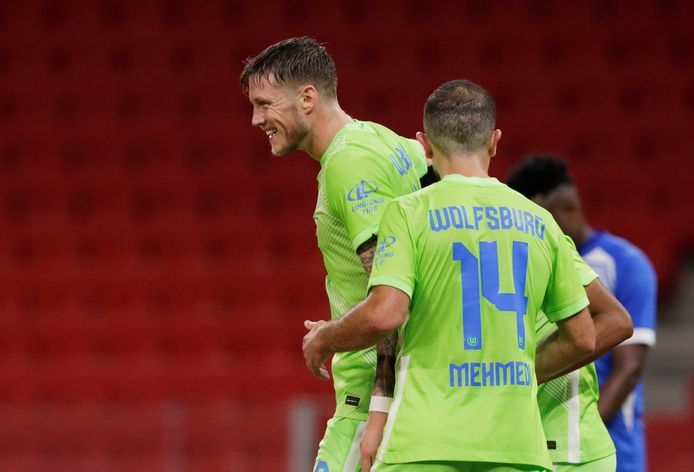 Wout Weghorst (links) kan zomaar een mooie transfer maken naar Engeland.