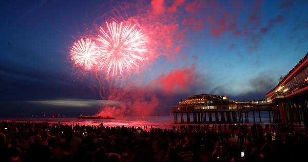 Surprise show with fireworks and drones in Scheveningen |  Inland