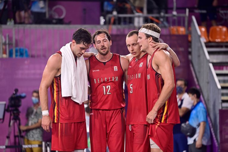 Van links naar rechts Rafael Bogaerts, Thierry Mariën, Nick Celis en Thibaut Vervoort Thibaut tijdens de Olympische Spelen. Beeld Photo News