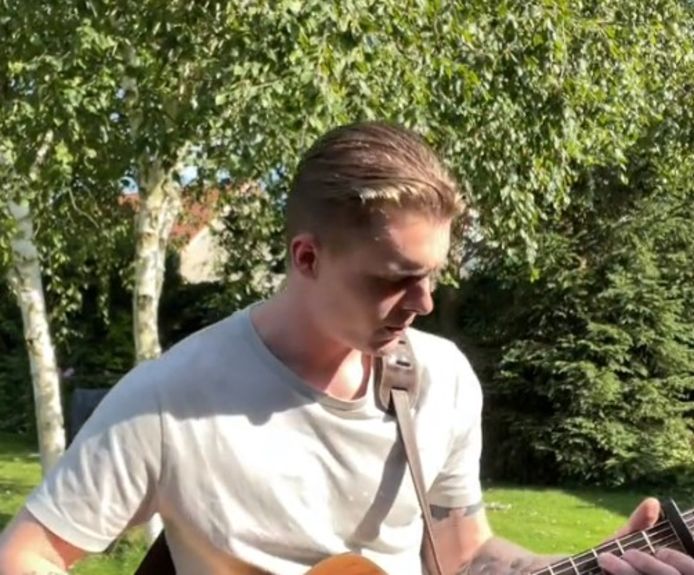 Guus Meeuwis in het Engels? TikTokker gaat viral met nieuwe versie ‘Het ...