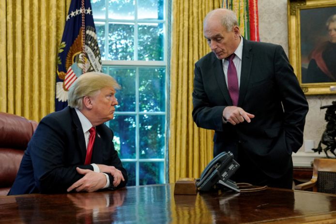 John Kelly in gesprek met Amerikaans president Trump in de Oval Office van het Witte Huis.