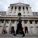 Bank of England luidt alarmklok over Britse economie, en grijpt ongekend hard in