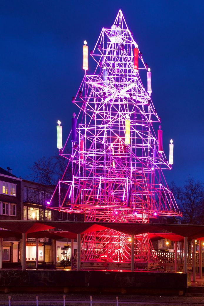 Kerstboom van steigerbuizen steelt de show in Arnhem Arnhem e.o