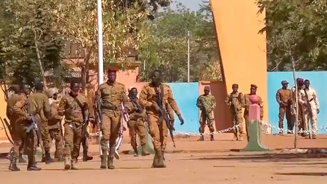 Muitende militairen: “President Burkino Faso van de macht verdreven”, grondwet opgeschort