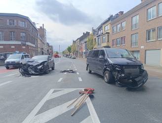 Noordstraat even afgesloten door ongeval: bestuurster (27) gewond