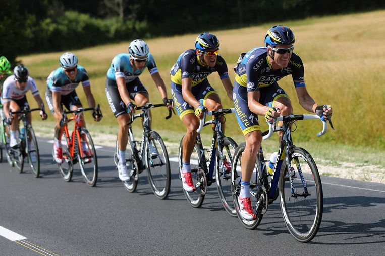 Ook de ploegmakkers van Contador reden zich het snot uit de neus. Beeld GETTY
