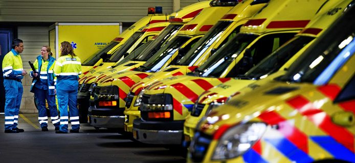 Ambulances van Ambulance Rotterdam-Rijnmond. Archieffoto ter illustratie.
