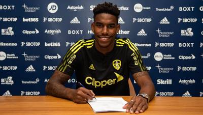 Le défenseur Junior Firpo transféré du Barça à Leeds