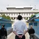Wopke Hoekstra aan de grens met Noord-Korea: ‘Hier zie je hoe broos de stabiliteit is’