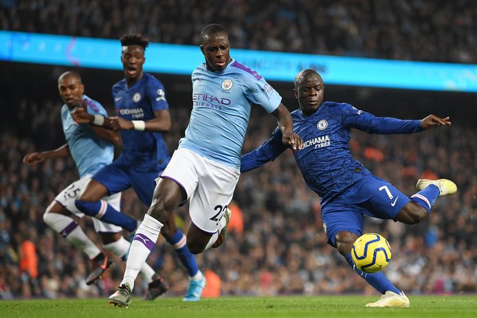 N'Golo Kanté maakt de 0-1 voor Chelsea.