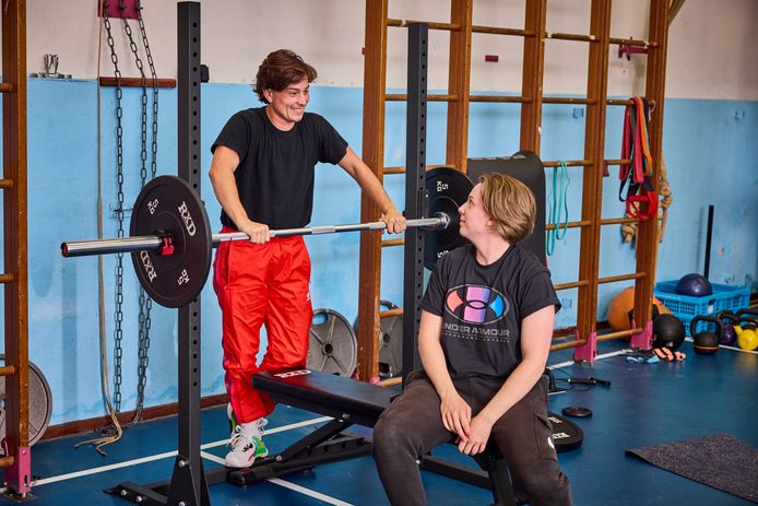 Nederland, Rotterdam, 19/08/2021,

Romy Rockx (rode broek) traint met Freddy in zijn Queer Gym.

foto Jan de Groen