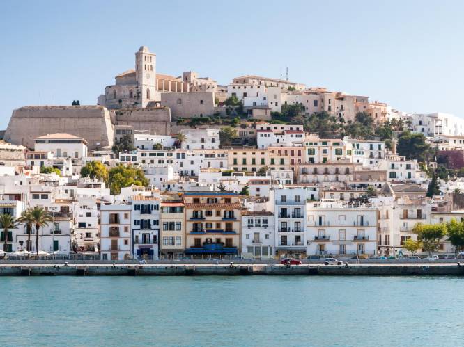 Overtoerisme op Ibiza stoot lokale bevolking van de huizenmarkt